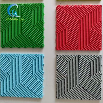 Płytki garażowe z systemem łączenia, zaprojektowane z myślą o długotrwałej wydajności w garażach